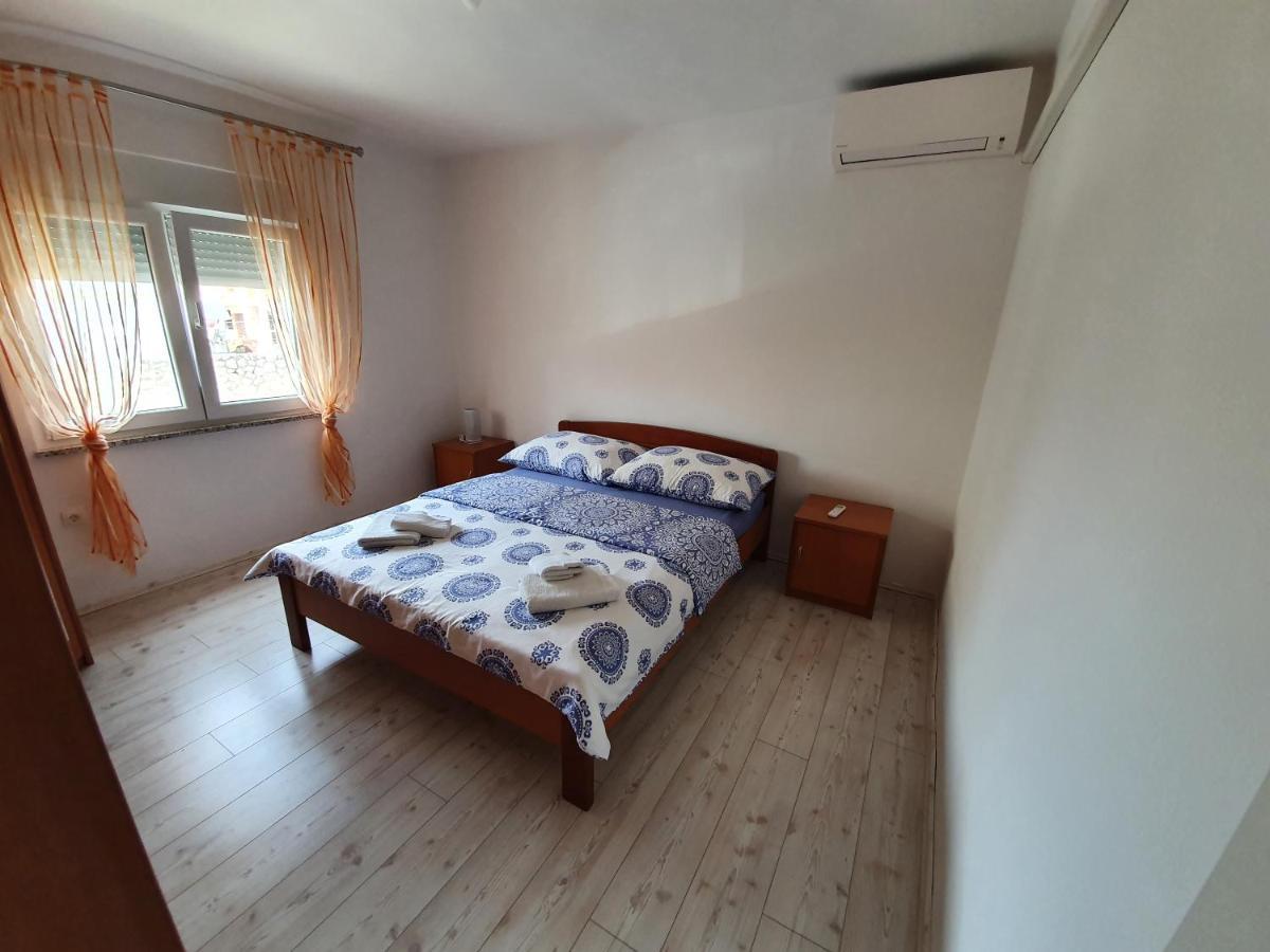 Apartmani Bozic-Tokic Krk Town Extérieur photo